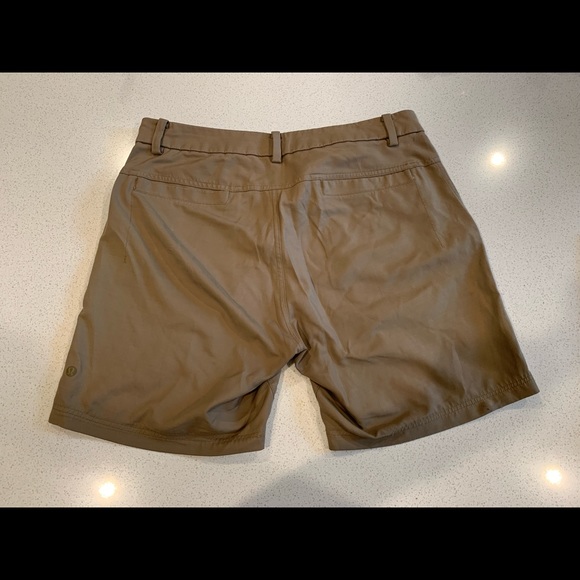Men’s Lululemon Commission Short Warpstream 8 in Inseam in Khaki (Size 31) - Picture 2 of 6